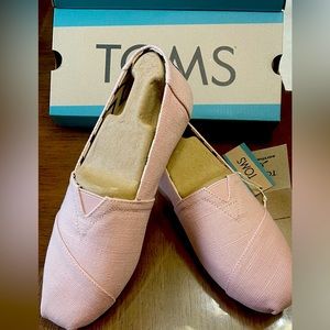 Alpargata TOMS canvas shoes. Brand new with tags. Size 8